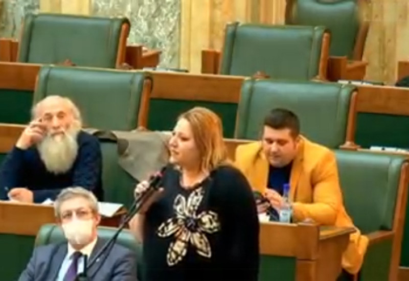 La senatrice Diana Iovanovici Șoșoacă lancia il piano per l'uscita della Romania dall'Unione Europea